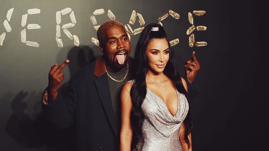Menos desapercibidos que nunca: el descuido de Kim y la actitud de Kanye, protagonistas en el estreno del musical de Cher