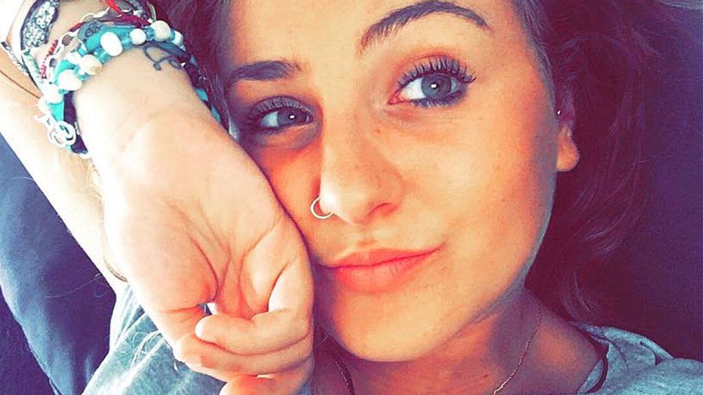 Rocío Flores apoya públicamente a su padre: "Estoy tranquila porque dormirás todas las noches con nosotros" Rocío Flores apoya públicamente a su padre: "Estoy tranquila porque dormirás todas las noches con nosotros"