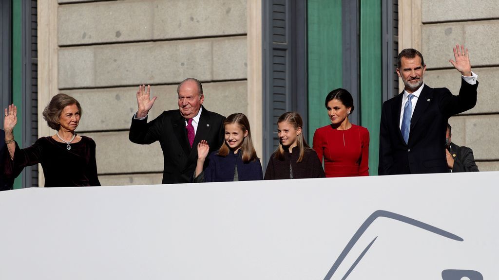 Larga ovación a la Familia Real  en la ceremonia del 40 aniversario de la Constitución