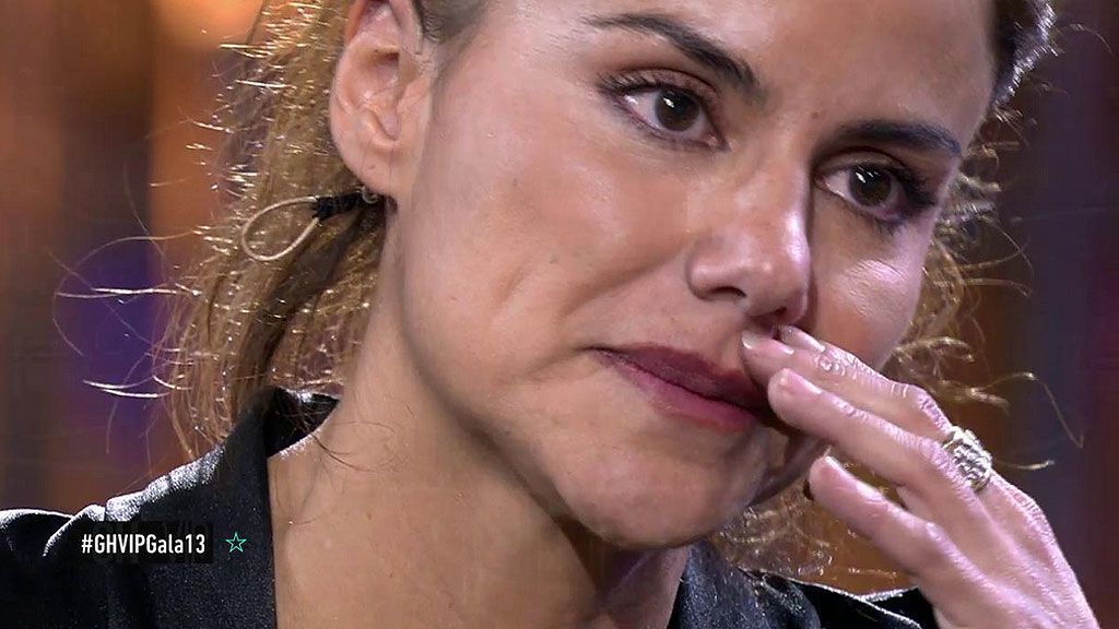 Mónica, superada por el espectáculo y rota, tras su expulsión: “Yo defendí a Carlos y él a mí no” Mónica, superada por el espectáculo y rota, tras su expulsión: “Yo defendí a Carlos y él a mí no”