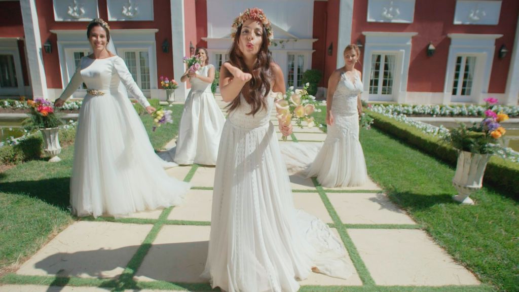 Posado de las novias en 'Cuatro weddings'.