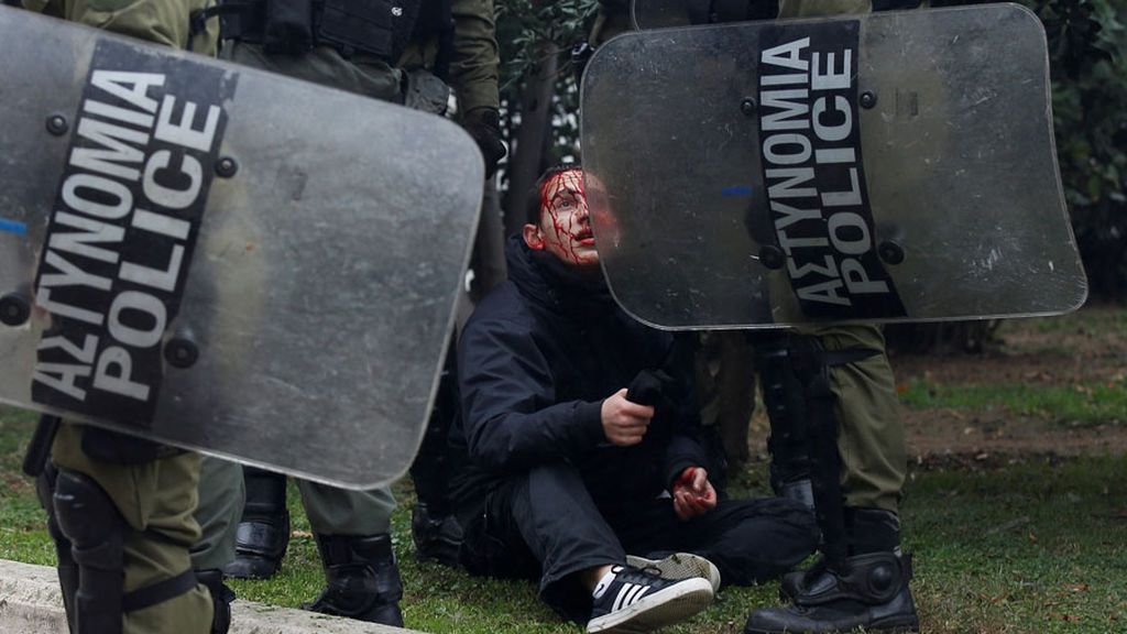 Tensión en Atenas: Gases lacrimógenos y protestas en Grecia