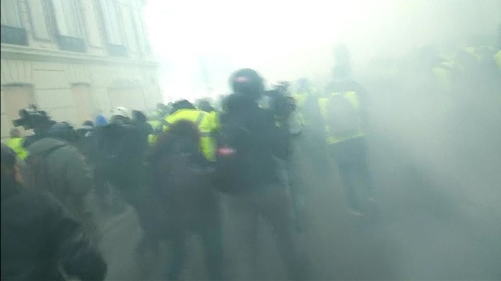 Enfrentamientos y gases lacrimógenos en la jornada de protestas de los ‘chalecos amarillos’