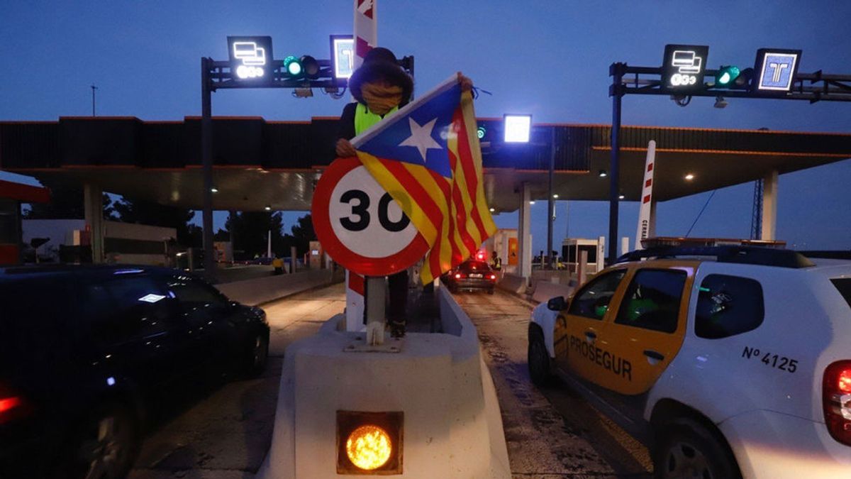 Los CDR levantan las barreras de peaje de varias autopistas de Cataluña