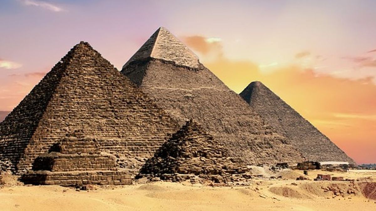 Investigan el vídeo de un fotógrafo en el que practica sexo en las pirámides de Giza
