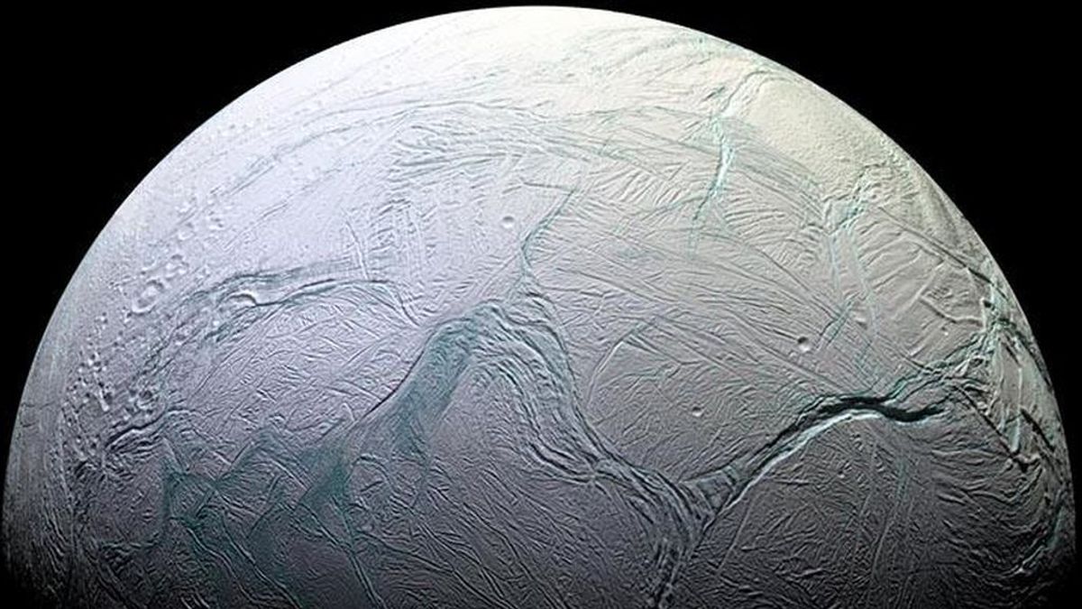 Los misterios de Encélado, la luna de Saturno