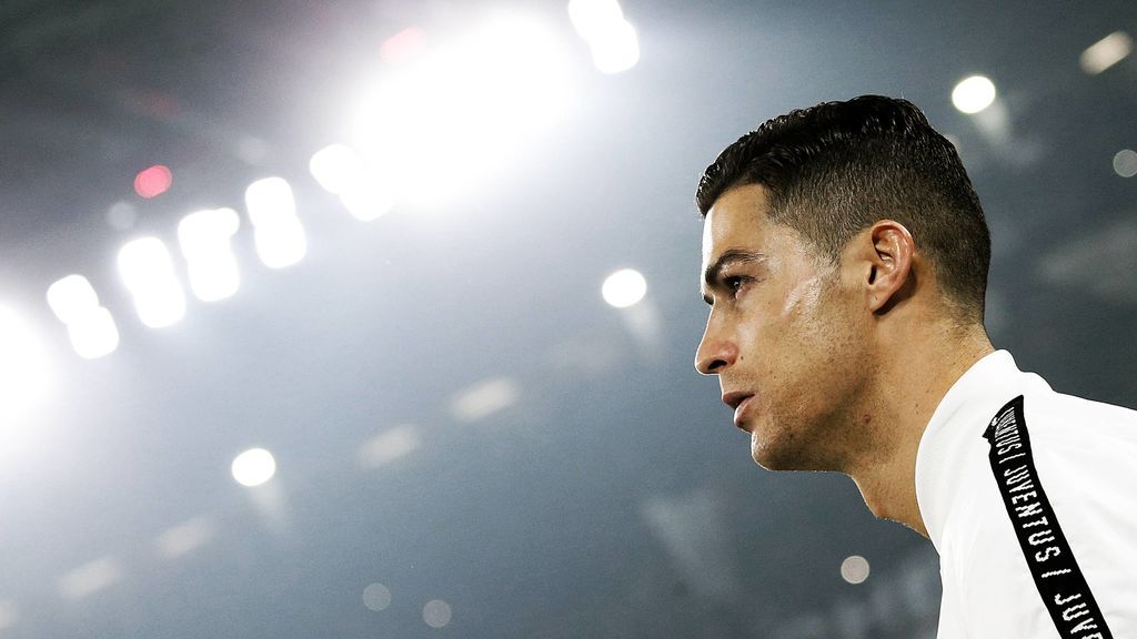 Cristiano Ronaldo muestra orgulloso el primer título de su hijo mayor en Italia Cristiano Ronaldo muestra orgulloso el primer título de su hijo mayor en Italia