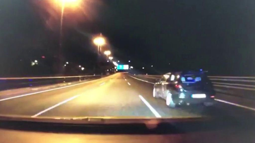 Persecución de película entre tres coches de policía y uno de ladrones en Valencia