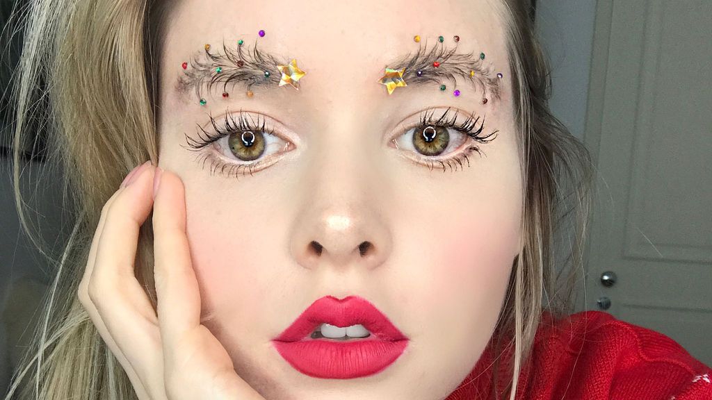 La nueva moda de Instagram: las cejas navideñas de Rebeca Terán