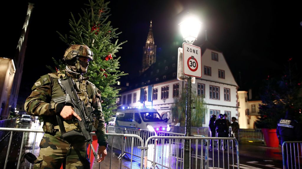 Se refuerza el control policial en todos los mercadillos navideños de Francia tras el tiroteo de Estrasburgo Se refuerza el control policial en todos los mercadillos navideños de Francia tras el tiroteo de Estrasburgo