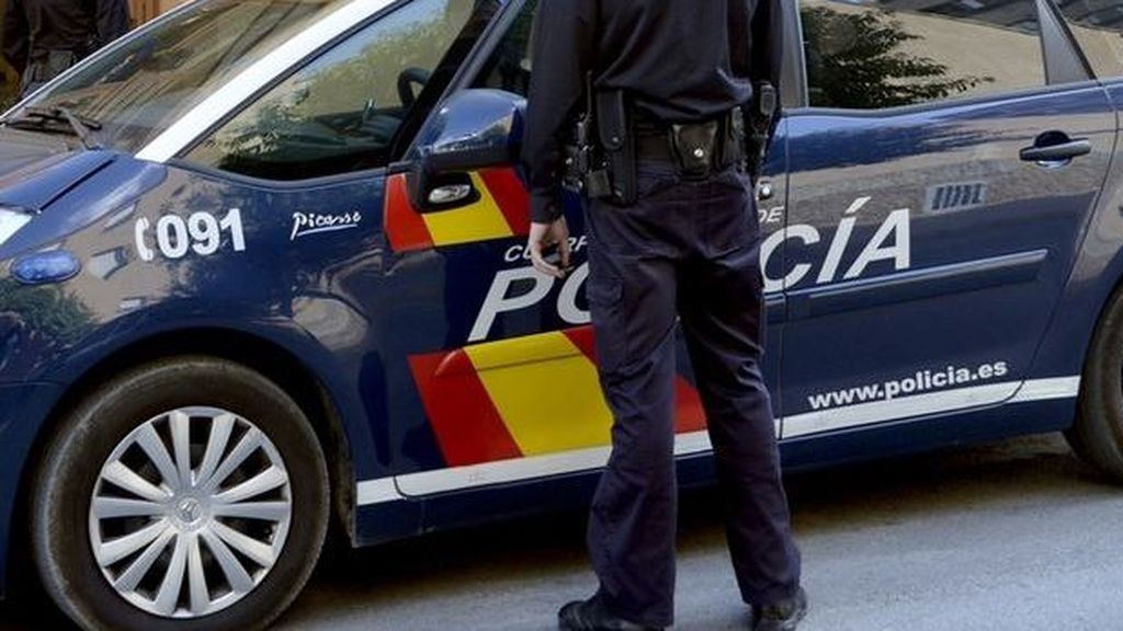 Detenida una pareja en Huelva por tirar a su perro por la ventana Detenida una pareja en Huelva por tirar a su perro por la ventana