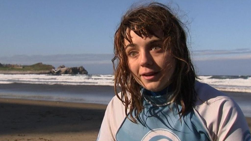 Carmen López, el ejemplo de una surfista invidente y su superación