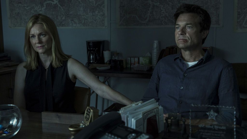 Laura Linney y Jason Bateman, en 'Orzak'.