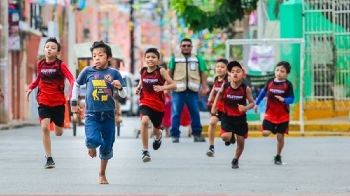 El niño de 6 años que ganó una carrera descalzo no usó sus únicas zapatillas para no estropearlas El niño de 6 años que ganó una carrera descalzo no usó sus únicas zapatillas para no estropearlas