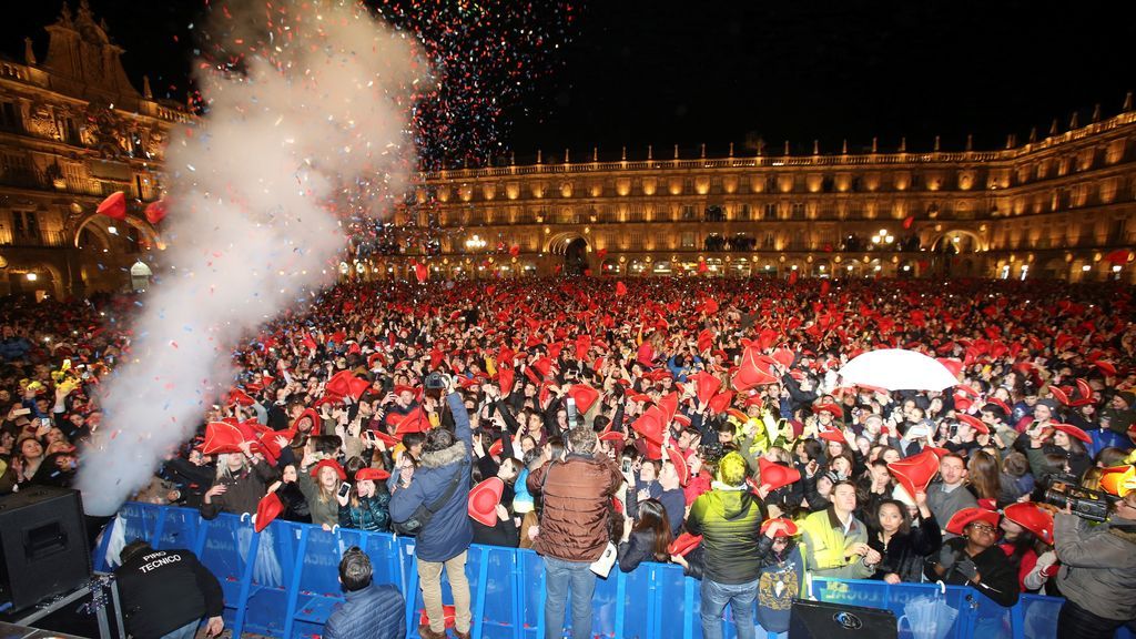 Nochevieja en Salamanca:  20.000 jóvenes celebran su fiesta anticipada