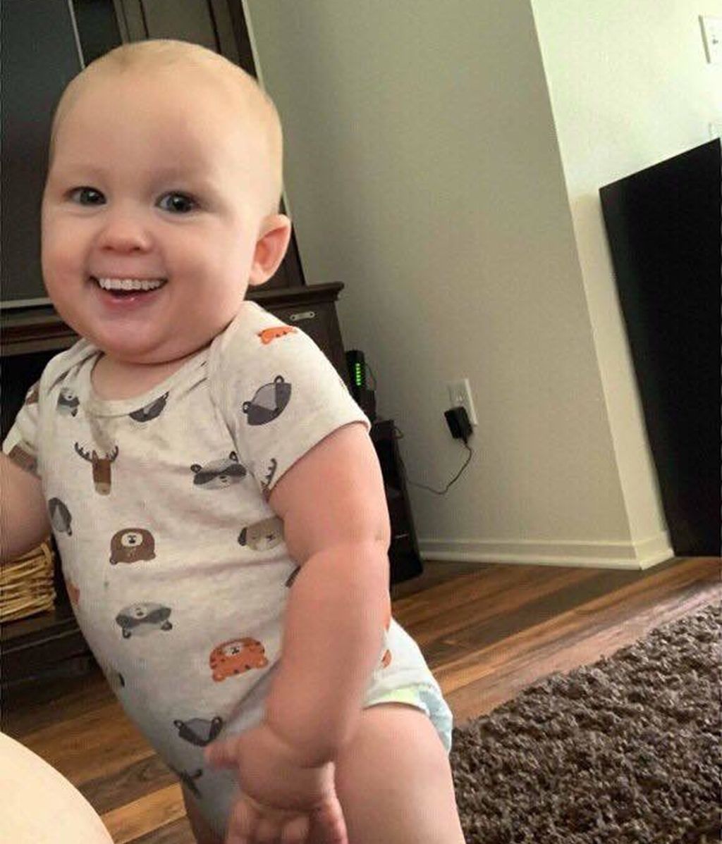 Estos bebés con dientes de adulto arrasan en Internet