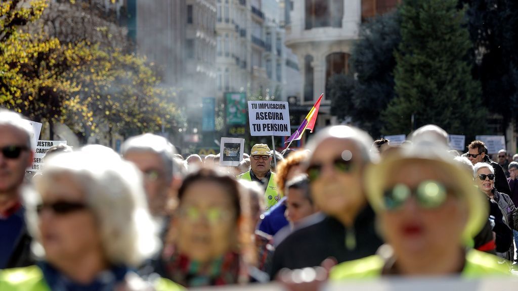 Miles de personas toman las calles de nuevo en defensa de las pensiones