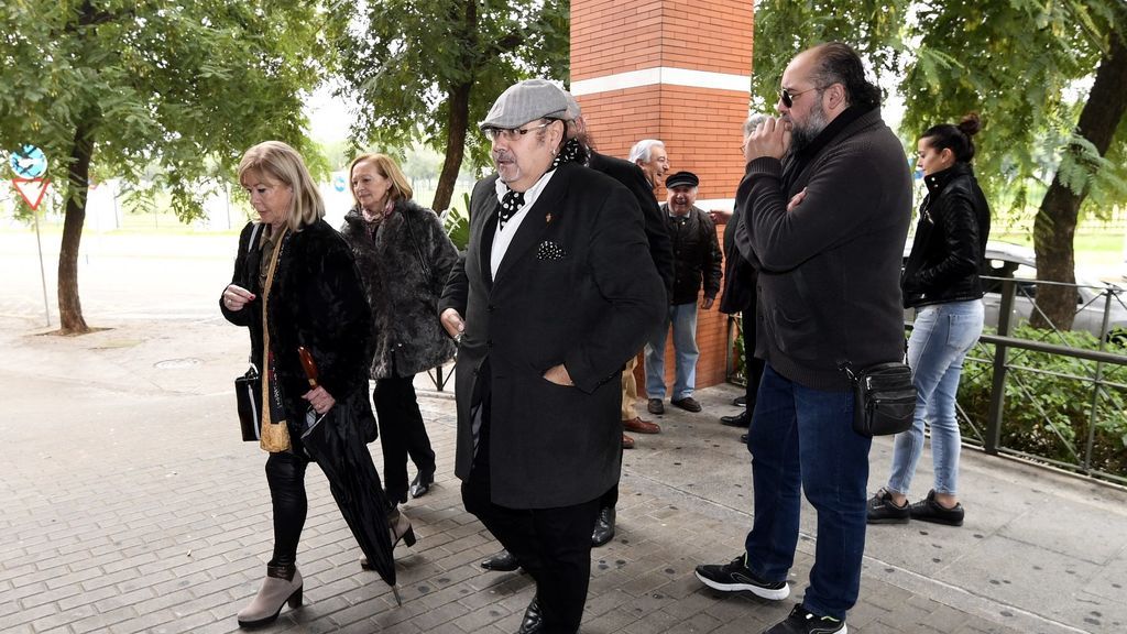 Familiares, artistas y amigos lloran la muerte de Chiquetete