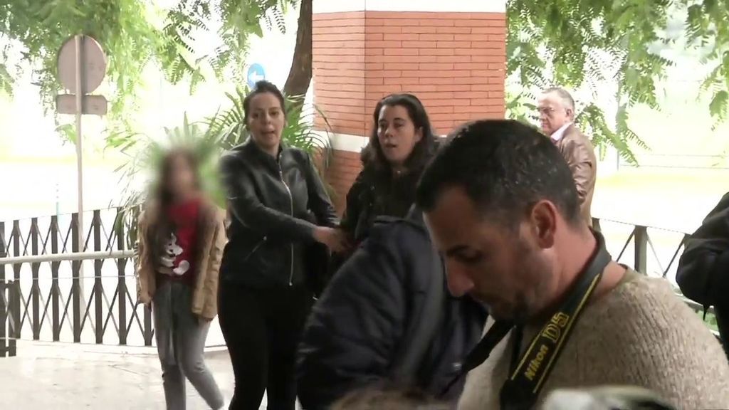 Desagradable altercado en el tanatorio: La supuesta amante de Chiquetete se enfrenta a Gahona