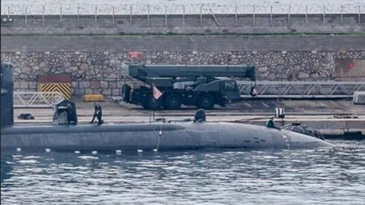 Alerta en Gibraltar por una embarcación española que ha seguido a un submarino nuclear británico