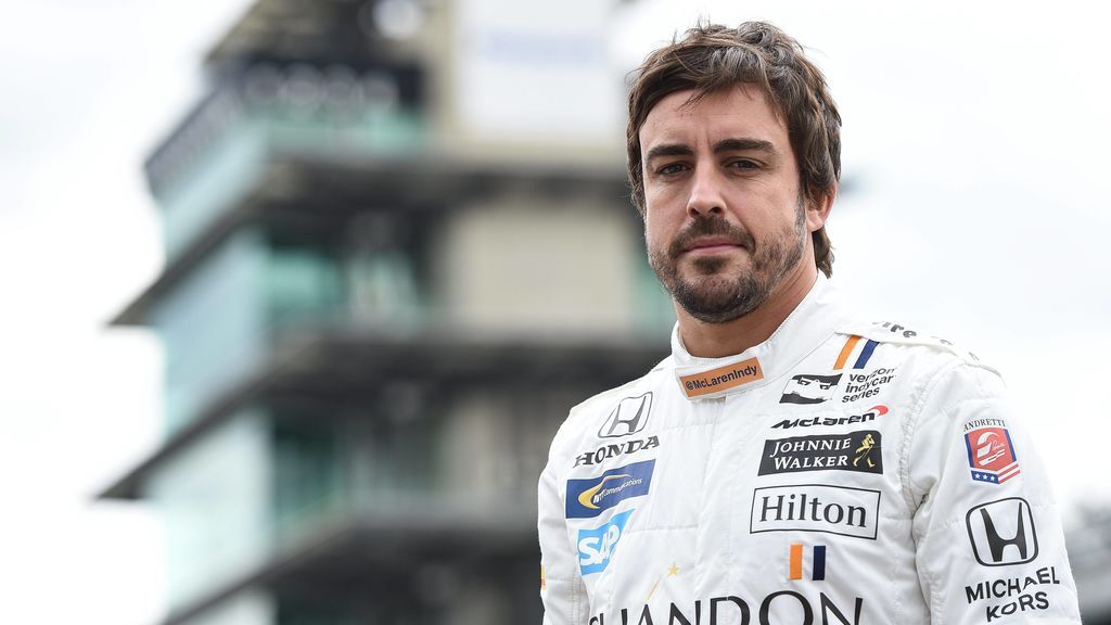 Fernando Alonso permite a sus fans elegir el casco que lucirá en la Indy500: Modelo clásico o alternativo Fernando Alonso permite a sus fans elegir el casco que lucirá en la Indy500: Modelo clásico o alternativo