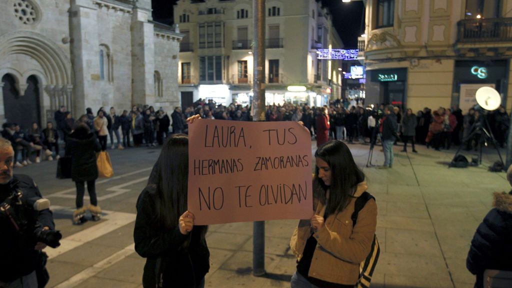 Multitudinaria concentración en Zamora por la muerte de Laura Luelmo