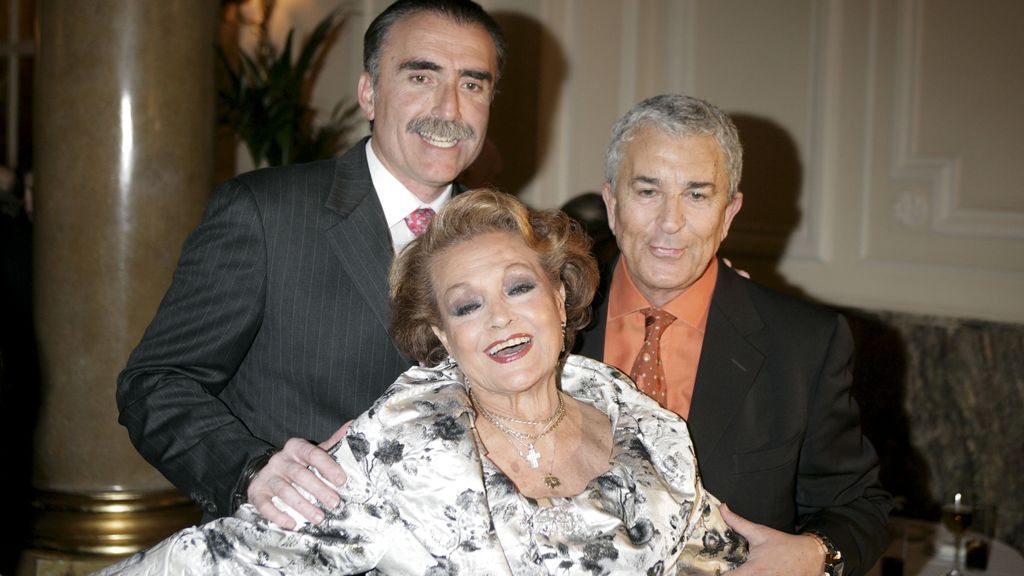 Carmen, Juan y Medio y Paco Valladares