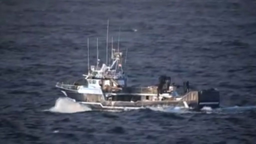 Naufragio en Fisterra: 3 muertos, 6 rescatados y el patrón del pesquero desaparecido