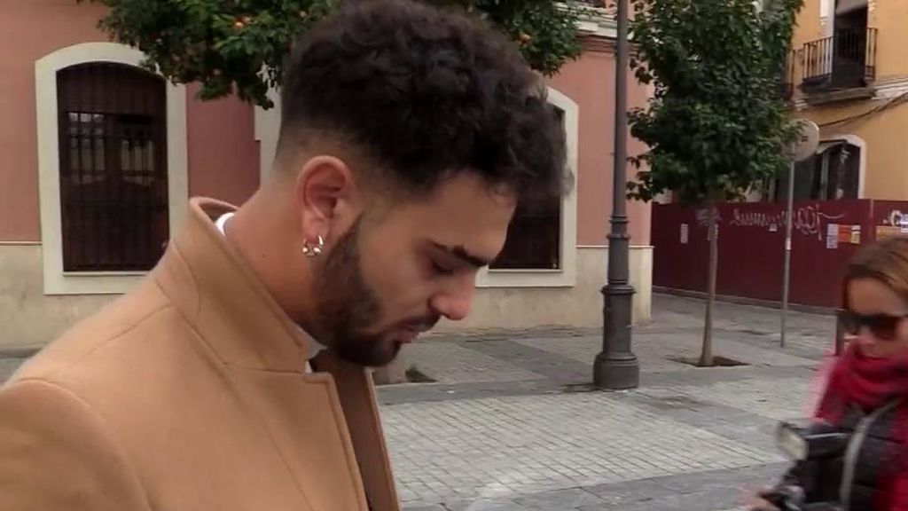 Manuel Cortés deposita las cenizas de Chiquetete junto a sus hermanos en Sevilla