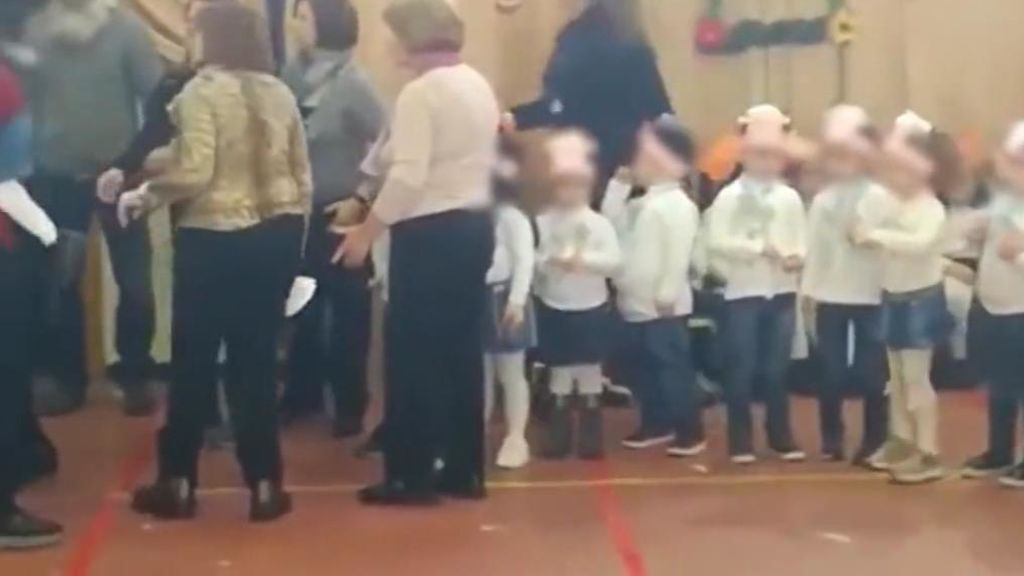 Un festival infantil de Navidad termina en batalla campal entre las madres