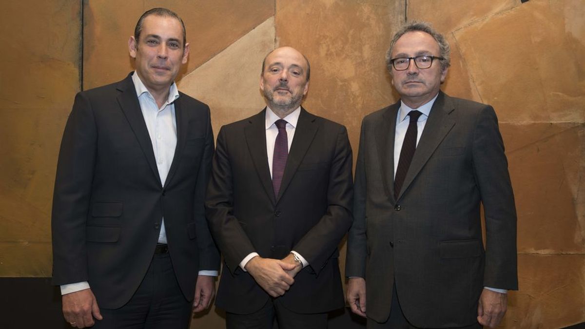 Manuel Mirat (consejero delegado del Grupo Prisa), Javier Monzón (actual vicepresidente) y Manuel Polanco (presidente).