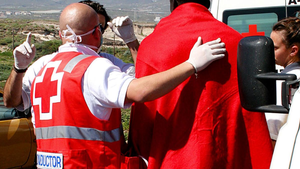 Rescatan una patera con 11 cadáveres y 33 supervivientes en aguas de Almería