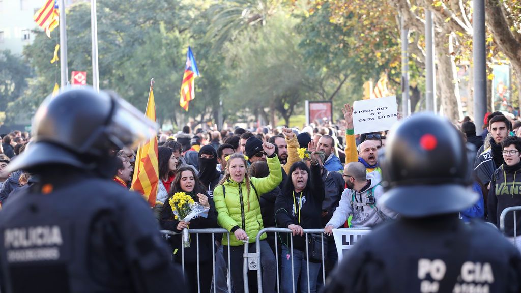 21-D: protestas, cargas y detenciones por la celebración del Consejo de Ministros