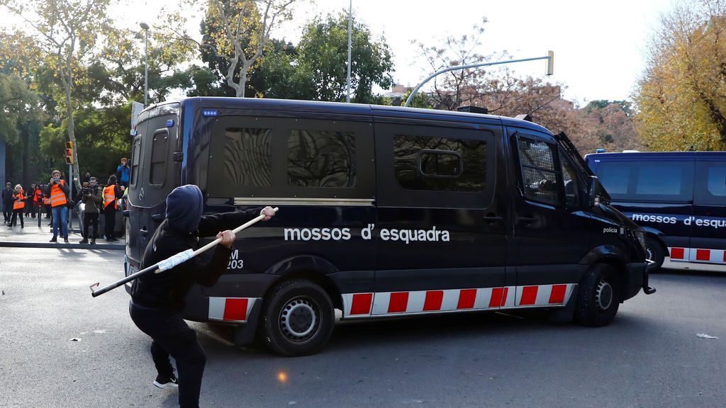 21-D: protestas, cargas y detenciones por la celebración del  Consejo de Ministros