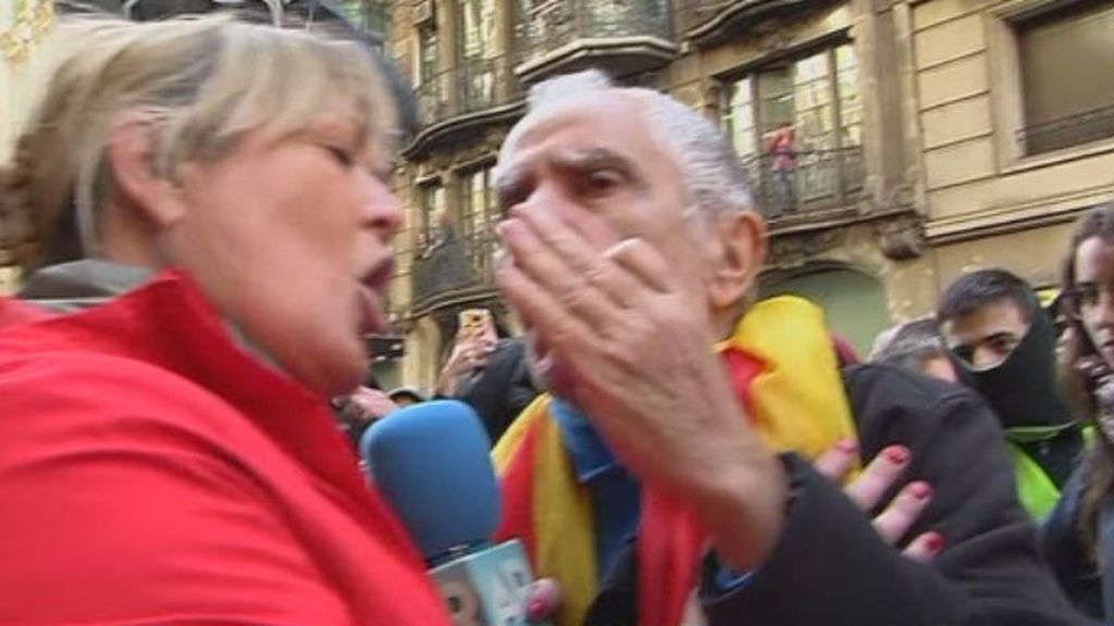 Los periodistas, blanco de las iras de los violentos en Barcelona