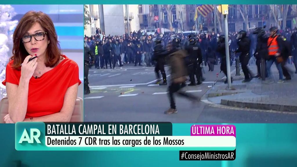 Ana Rosa ante las agresiones: "Vamos con cámaras o con bolígrafos, no con piedras, ni con huevos.... Estamos informando"