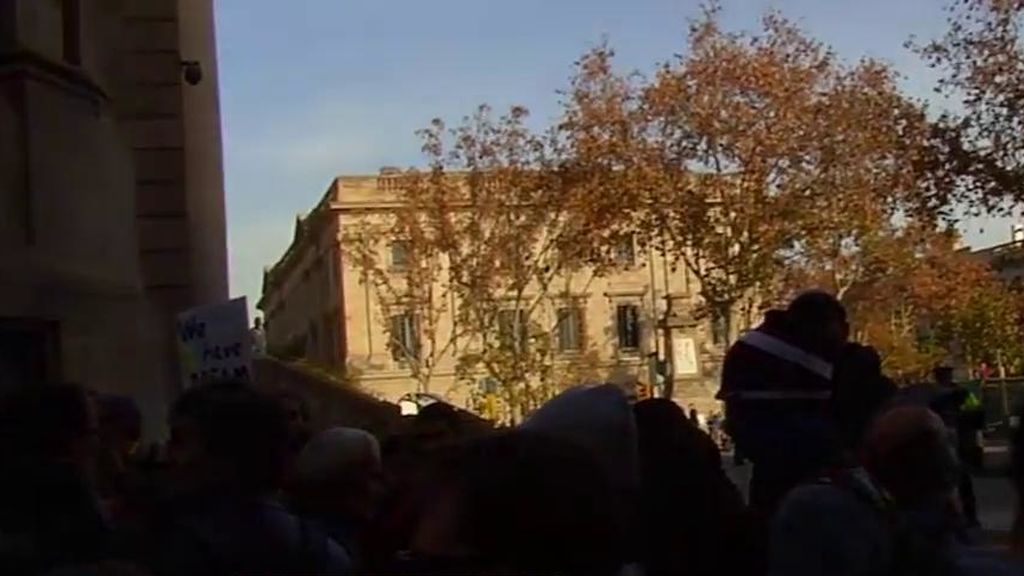 Los CDR a 100 metros de la Llotja de Mar, donde se celebra el Consejo de Ministros