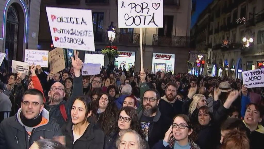 3.500 persona piden en Barcelona justicia para Sota, la perra abatida por un agente de la Guardia Urbana
