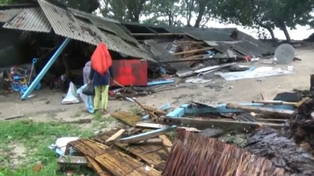 Panorama desolador en Indonesia: el tsunami deja 430 viviendas casi destruidas