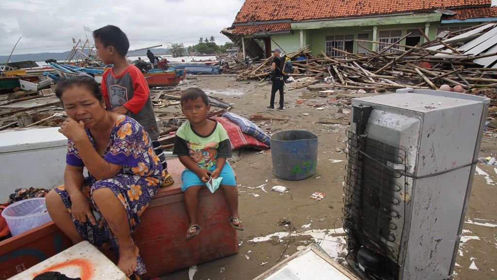 Desolación tras el tsunami en Indonesia: “Escuché ruido y cuando abrí la puerta el agua me arrastró”