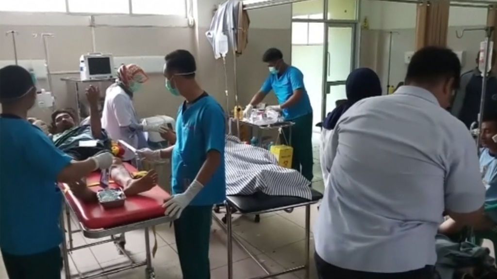 Hospitales desbordados en Indonesia por el devastador tsunami