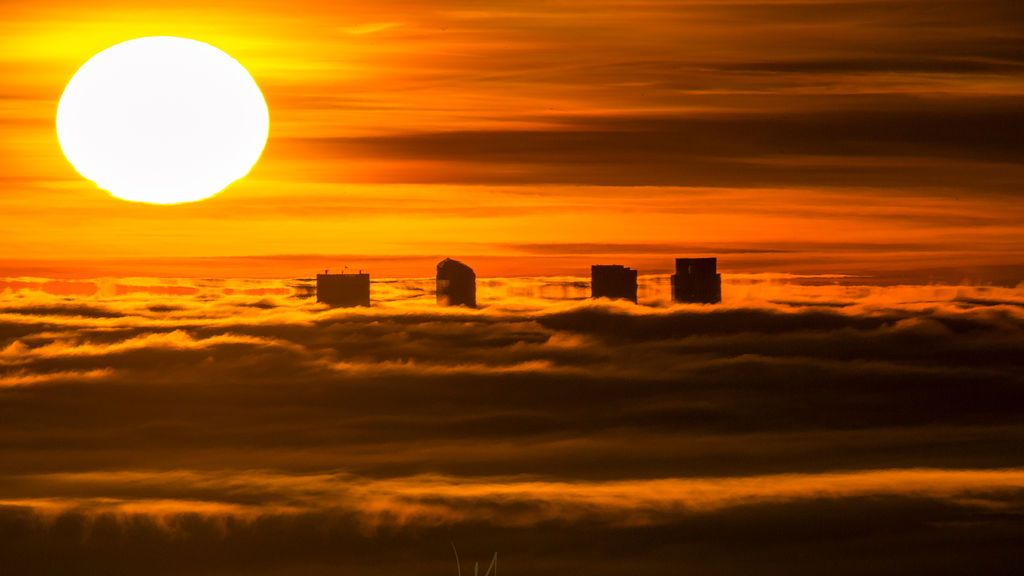 La mágica foto de la niebla bajo las Cuatro Torres de Madrid