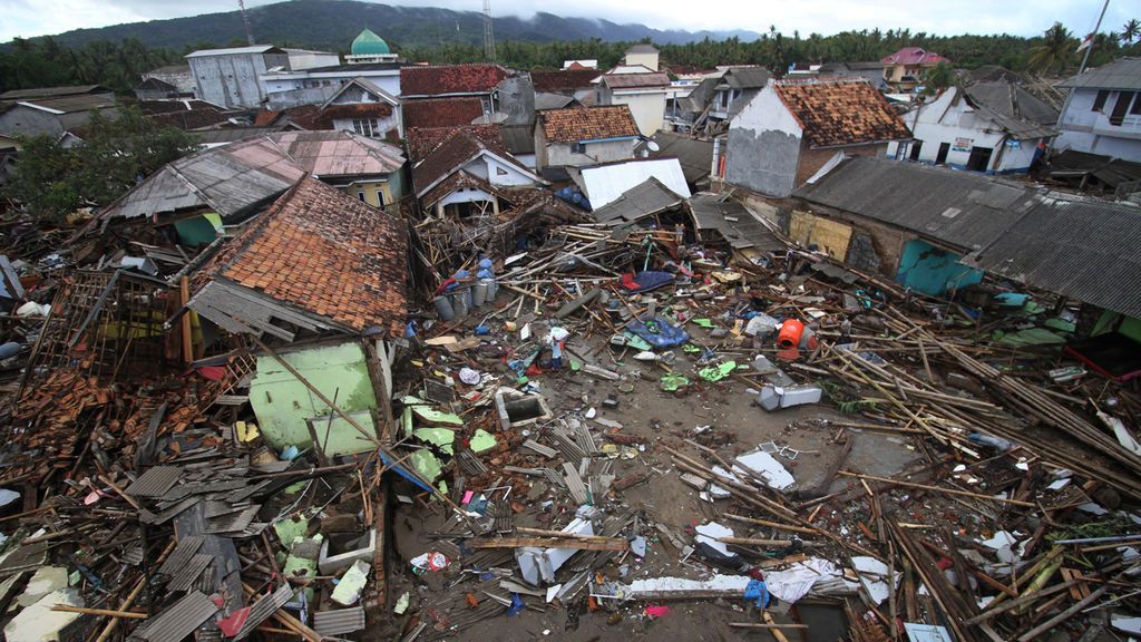 Vidas sesgadas y sueños rotos: Indonesia, imagen del desastre tras el paso del último tsunami