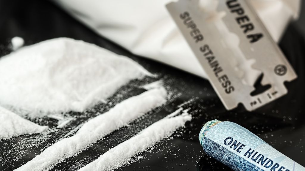 drugs-908533_1920