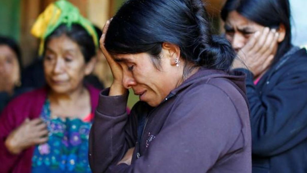La familia de Felipe, el niño fallecido en la frontera con México, espera entre lágrimas su cuerpo