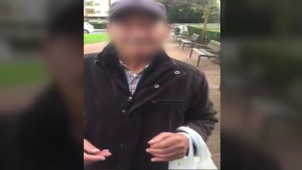 Buscan al cuarto joven que incitó a un anciano a esnifar cocaína en Lugo