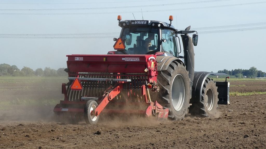 Mueren dos hermanos atrapados bajo un tractor en Pontevedra Mueren dos hermanos atrapados bajo un tractor en Pontevedra