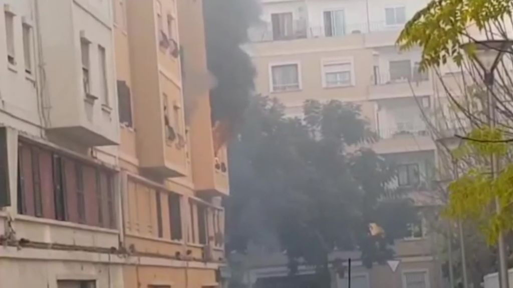 Una persona quemada y más de una docena intoxicados por humo en un incendio en Palma de Mallorca