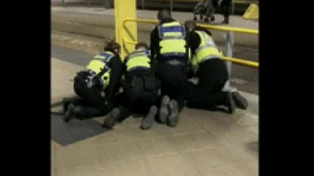 Detenido el autor de un triple apuñalamiento en una estación de metro de Manchester