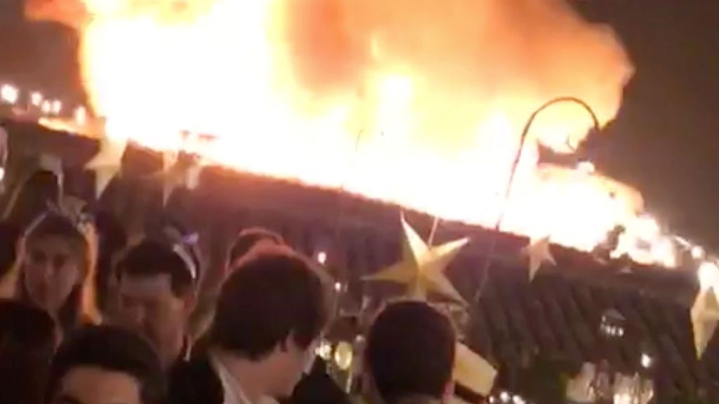Un 'globo chino' incendia ocho establecimientos en Guatemala en la celebración de Año Nuevo